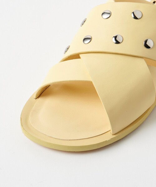 BEAUTY&YOUTH UNITED ARROWS(ビューティーアンドユースユナイテッドアローズ)の「スタッズ クロス スライダーサンダル(サンダル・レディース・ブラック/クリーム・36/38/37)」の19枚目の写真