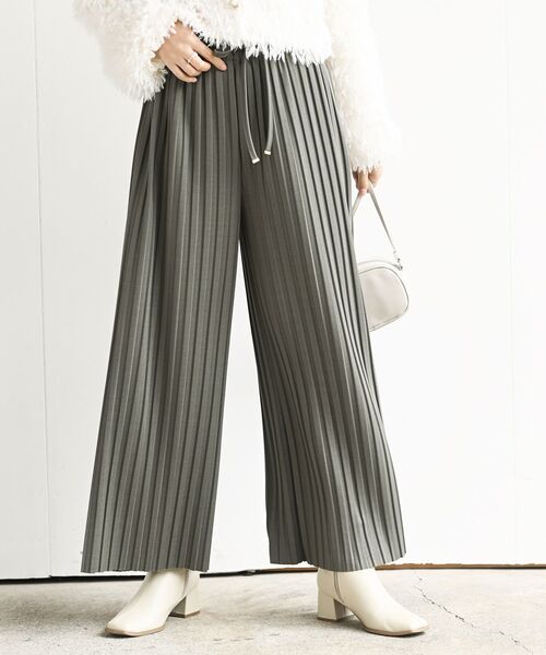 rps（アールピーエス）の「ポンチプリーツパンツ（その他パンツ・レディース・ブラック/グレイッシュベージュ/カーキ・フリー）」の3枚目の写真