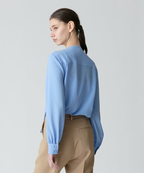 allureville(アルアバイル)の「スムージーリップスカーフネックブラウス(シャツ/ブラウス・レディース・サックスブルー/アイボリー/イエロー・2)」の6枚目の写真