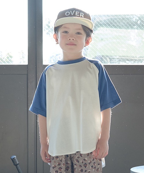 b・ROOM（ビールーム）の「【型崩れしないやわらかコットン】バックプリントビッグラグランンTシャツ（Tシャツ/カットソー・キッズ・ブルー/バイオレット/ブラック/マスタード・110cm/120cm/130cm/140cm/150cm/100cm）」の3枚目の写真