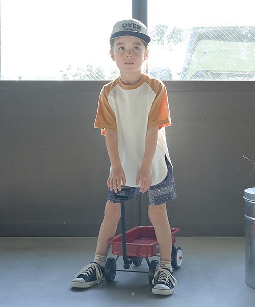 b・ROOM（ビールーム）の「【型崩れしないやわらかコットン】バックプリントビッグラグランンTシャツ（Tシャツ/カットソー・キッズ・ブルー/バイオレット/ブラック/マスタード・110cm/120cm/130cm/140cm/150cm/100cm）」の16枚目の写真