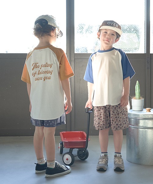 b・ROOM（ビールーム）の「【型崩れしないやわらかコットン】バックプリントビッグラグランンTシャツ（Tシャツ/カットソー・キッズ・ブルー/バイオレット/ブラック/マスタード・110cm/120cm/130cm/140cm/150cm/100cm）」の14枚目の写真