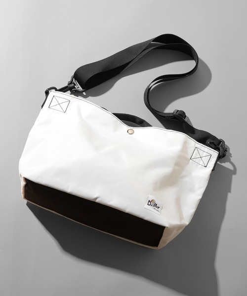 Drifter(ドリフター)の「【Drifter】CARRY ALL BAG(ショルダーバッグ・メンズ・ブラック/ホワイト/レオパード/ブルー・FREE)」の2枚目の写真