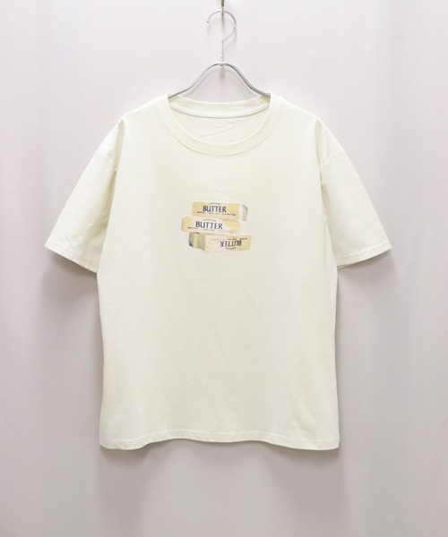attiree(アティレー)の「ButterプリントTシャツ(Tシャツ/カットソー・レディース・ホワイト/グリーン/グレー/イエロー/ベージュ/クリーム/ブラック/ライトグレー・FREE)」の1枚目の写真