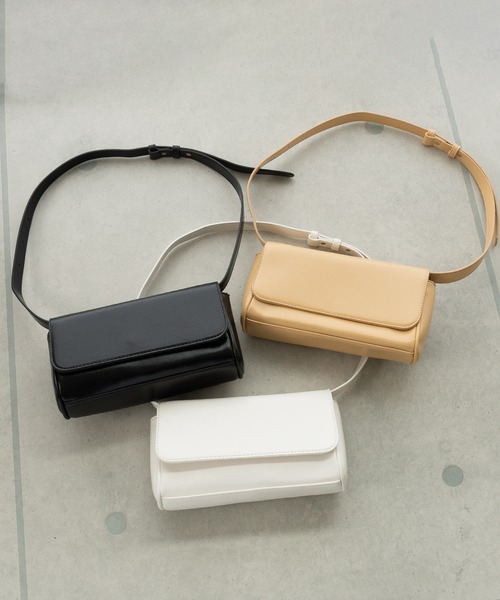 SVEC（シュベック）の「ベルトストラップ ショルダーバッグ（ショルダーバッグ・レディース・ブラック/ホワイト/イエロー・FREE）」の2枚目の写真