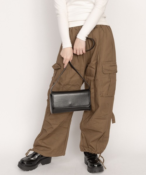 SVEC（シュベック）の「ベルトストラップ ショルダーバッグ（ショルダーバッグ・レディース・ブラック/ホワイト/イエロー・FREE）」の20枚目の写真