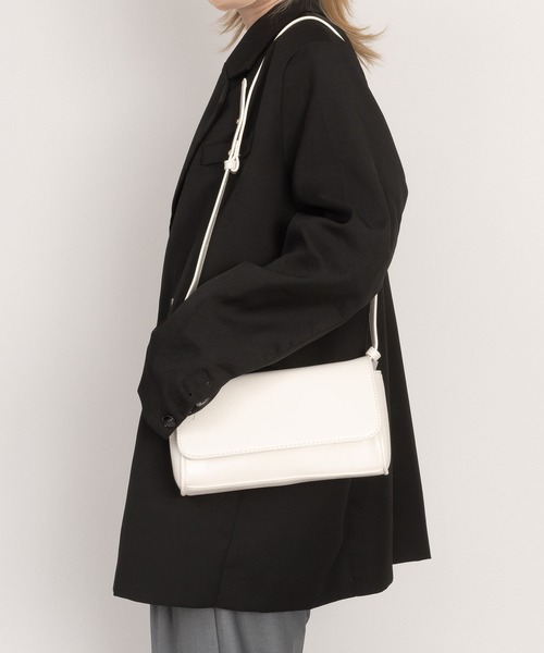 SVEC（シュベック）の「ベルトストラップ ショルダーバッグ（ショルダーバッグ・レディース・ブラック/ホワイト/イエロー・FREE）」の4枚目の写真