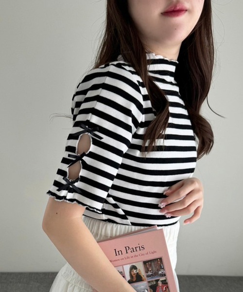 one after another NICE CLAUP（ワンアフターアナザーナイスクラップ）の「袖リボンテレコトップス（Tシャツ/カットソー・レディース・ホワイト×ブラック/杢グレー/オフホワイト/ブラック・FREE）」の2枚目の写真