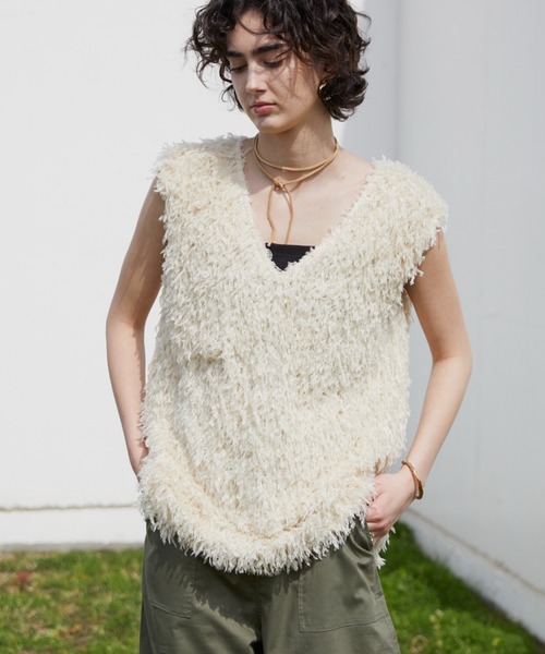 Doux archives(ドゥアルシーヴ)の「フェザー2WAYノースリベスト(シャツ/ブラウス・レディース・ブラック/アイボリー/ブラウン・FREE)」の2枚目の写真