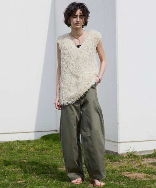 Doux archives(ドゥアルシーヴ)の「フェザー2WAYノースリベスト(シャツ/ブラウス・レディース・ブラック/アイボリー/ブラウン・FREE)」の19枚目の写真