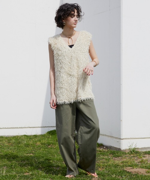 Doux archives(ドゥアルシーヴ)の「フェザー2WAYノースリベスト(シャツ/ブラウス・レディース・ブラック/アイボリー/ブラウン・FREE)」の20枚目の写真