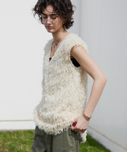 Doux archives(ドゥアルシーヴ)の「フェザー2WAYノースリベスト(シャツ/ブラウス・レディース・ブラック/アイボリー/ブラウン・FREE)」の13枚目の写真