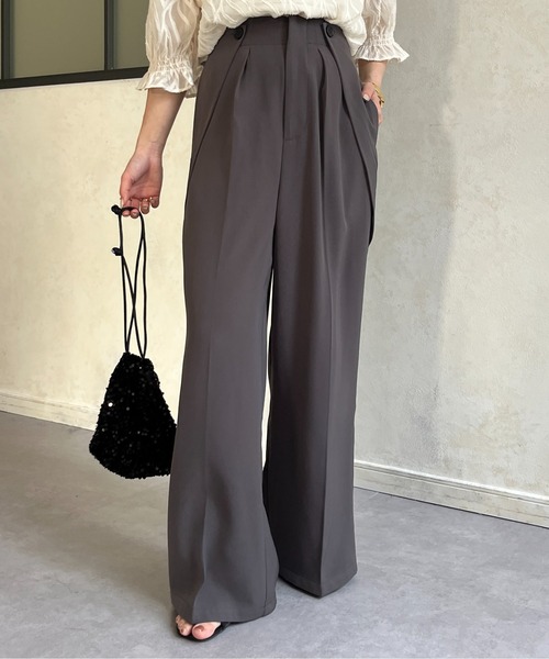 Thevon（ゼボン）の「フラップタックパンツ（スラックス・レディース・ベージュ/アイボリー/チャコールグレー・FREE）」の3枚目の写真