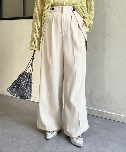 Thevon（ゼボン）の「フラップタックパンツ（スラックス・レディース・ベージュ/アイボリー/チャコールグレー・FREE）」の2枚目の写真