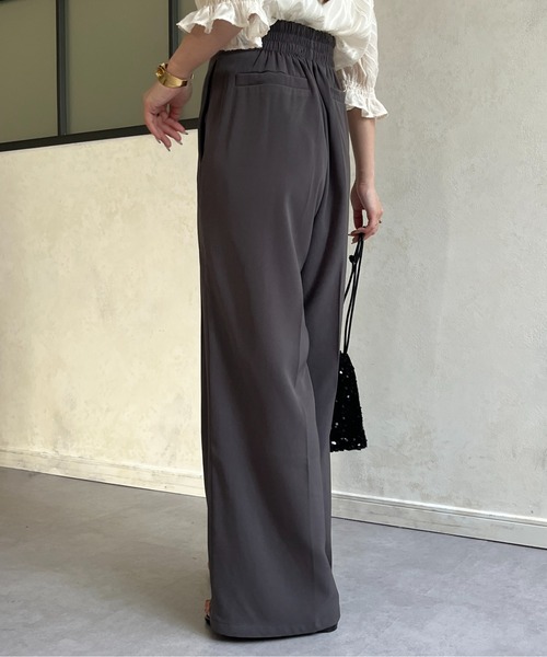 Thevon（ゼボン）の「フラップタックパンツ（スラックス・レディース・ベージュ/アイボリー/チャコールグレー・FREE）」の5枚目の写真