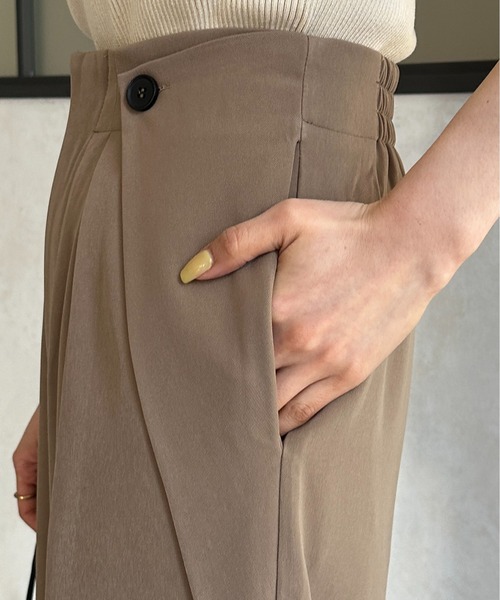 Thevon（ゼボン）の「フラップタックパンツ（スラックス・レディース・ベージュ/アイボリー/チャコールグレー・FREE）」の21枚目の写真