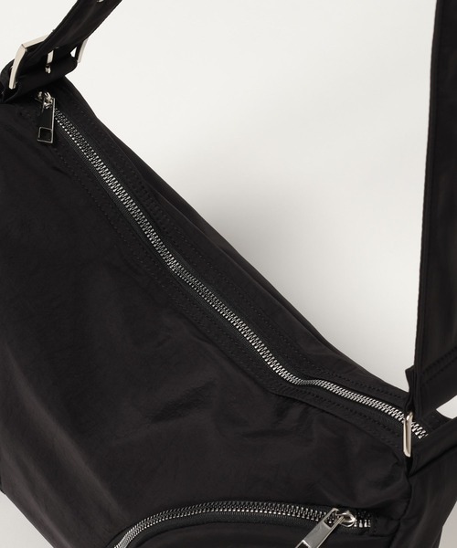 PAGEBOY（ページボーイ）の「ダブルZIPショルダー（ショルダーバッグ・レディース・オフホワイト/ブラック・ONE SIZE）」の13枚目の写真