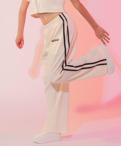 URBAN CHERRY（アーバンチェリー）の「【U.TRACK】ワンポイントサイドライントラックリブパンツ（その他パンツ・キッズ・アイボリー/ブラック・150cm/140cm/130cm/120cm/110cm）」の2枚目の写真