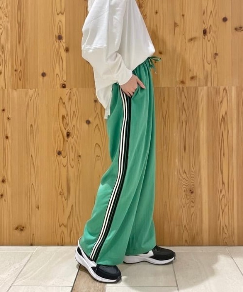 B:MING by BEAMS（ビーミングバイビームス）の「サイドライン パンツ（スラックス・レディース・ネイビー/イエロー/グリーン/オフホワイト・MEDIUM/SMALL/LARGE）」の3枚目の写真