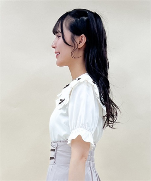 axes femme POETIQUE（アクシーズファムポエティック）の「プチリボンビッグ襟ブラウス（シャツ/ブラウス・レディース・キナリ/ホワイト/ブラック・MEDIUM）」の4枚目の写真