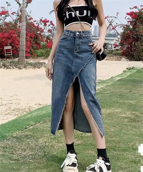 FREE STYLISTS（フリー スタイリスト）の「フリンジスリットデニム