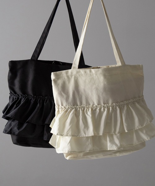 me+em select（ミームセレクト）の「【 ２color 】ティアードフリルBIGキャンバストートバッグ ／ tiered frill big canvas tote bag（ショルダーバッグ・レディース・アイボリー/ブラック・FREE）」の6枚目の写真