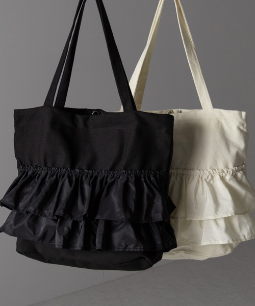 me+em select（ミームセレクト）の「【 ２color 】ティアードフリルBIGキャンバストートバッグ ／ tiered frill big canvas tote bag（ショルダーバッグ・レディース・アイボリー/ブラック・FREE）」の5枚目の写真