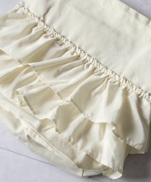 me+em select（ミームセレクト）の「【 ２color 】ティアードフリルBIGキャンバストートバッグ ／ tiered frill big canvas tote bag（ショルダーバッグ・レディース・アイボリー/ブラック・FREE）」の11枚目の写真