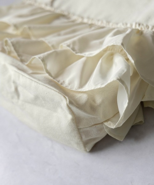 me+em select（ミームセレクト）の「【 ２color 】ティアードフリルBIGキャンバストートバッグ ／ tiered frill big canvas tote bag（ショルダーバッグ・レディース・アイボリー/ブラック・FREE）」の10枚目の写真