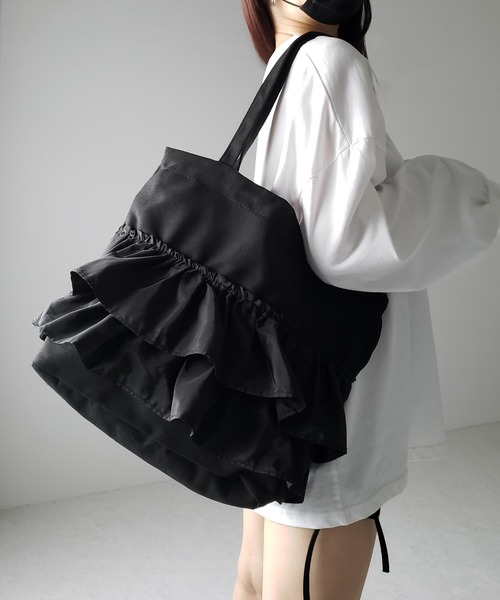 me+em select（ミームセレクト）の「【 ２color 】ティアードフリルBIGキャンバストートバッグ ／ tiered frill big canvas tote bag（ショルダーバッグ・レディース・アイボリー/ブラック・FREE）」の18枚目の写真