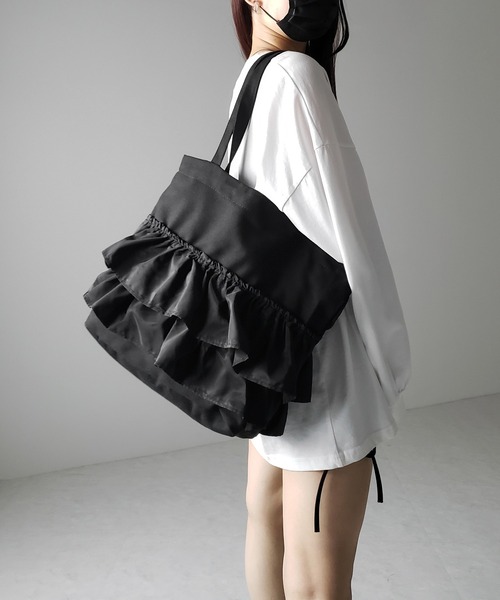 me+em select（ミームセレクト）の「【 ２color 】ティアードフリルBIGキャンバストートバッグ ／ tiered frill big canvas tote bag（ショルダーバッグ・レディース・アイボリー/ブラック・FREE）」の16枚目の写真
