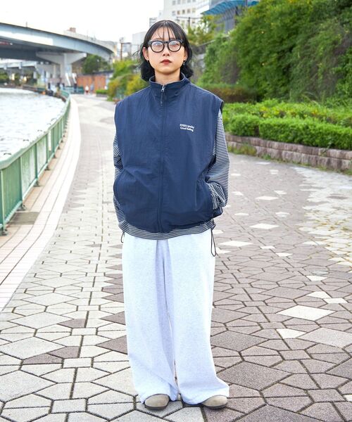 FFEIN（フェイン）の「【FFEIN(フェイン)】リバーシブルナイロンベスト / 刺繍 フルジップ ドローコード（ベスト・メンズ・グレー/ネイビー/ブラック・MEDIUM/SMALL/LARGE）」の13枚目の写真