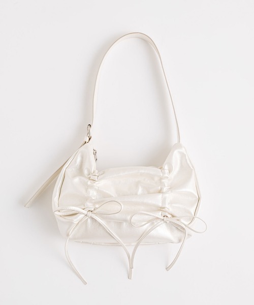 OLIVE des OLIVE(オリーブデオリーブ)の「ドロストリボンバッグ(ショルダーバッグ・レディース・ブラック/ピンク/シルバー/ホワイト系その他・FREE)」の2枚目の写真