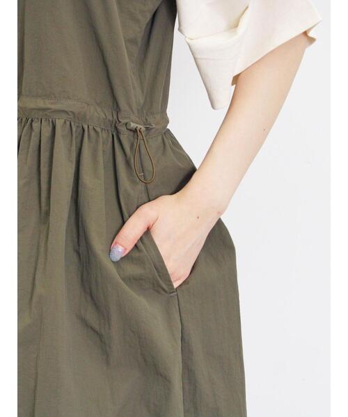 Samansa Mos2（サマンサ モスモス）の「ナイロンジップキャミワンピース（ワンピース・レディース・チャコールグレー/カーキ/ベージュ・F）」の11枚目の写真