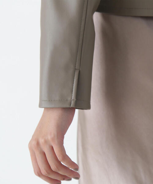 NATURAL BEAUTY BASIC(ナチュラルビューティーベーシック)の「◇フェイクレザーブルゾン(ブルゾン・レディース・ベージュ/ブラウン/ブラック・SMALL/MEDIUM/LARGE)」の15枚目の写真