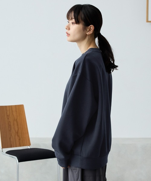 MONO-MART(モノマート)の「イージードライダンボールニットプルオーバースウェット(スウェット・レディース・グレイッシュブルー/ダークグレー/ダークブラウン/ライトグレー/ダークネイビー/グレイッシュベージュ/ブラック/オフホワイト・M/S/L)」の8枚目の写真