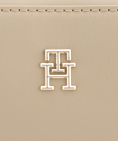 TOMMY HILFIGER（トミーヒルフィガー）の「【オンライン限定】モノタイプショルダーバッグ（ショルダーバッグ・レディース・ベージュ/ブラック・FREE）」の9枚目の写真