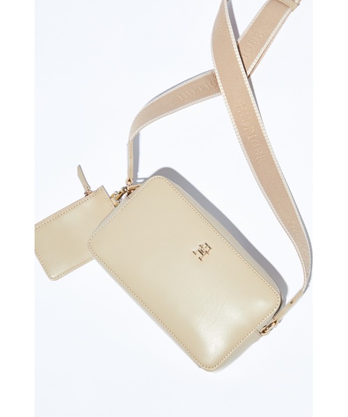 TOMMY HILFIGER（トミーヒルフィガー）の「【オンライン限定】モノタイプショルダーバッグ（ショルダーバッグ・レディース・ベージュ/ブラック・FREE）」の17枚目の写真