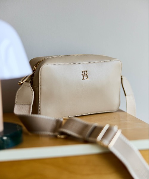 TOMMY HILFIGER（トミーヒルフィガー）の「【オンライン限定】モノタイプショルダーバッグ（ショルダーバッグ・レディース・ベージュ/ブラック・FREE）」の21枚目の写真