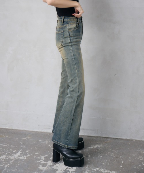 ENVYM（アンビー）の「ウォッシュドストレッチフレアデニム（デニムパンツ・レディース・ブルー・SMALL/MEDIUM）」の19枚目の写真