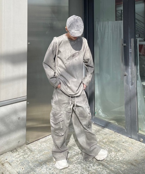 Never mind the XU / Chikashitsu+（ネバーマインド ザ エックスユー / チカシツプラス）の「韓国ファッション nmtc + エヌエムティーシープラス galaxy pigment long sleeve tee ギャラクシーピグメントロングスリーブTシャツ ロゴTシャツ ロンT 長袖Tシャツ オーバーサイズ 韓国ストリート ストリートファッション Y2K（Tシャツ/カットソー・メンズ・チャコール/グレー・ONE SIZE）」の5枚目の写真