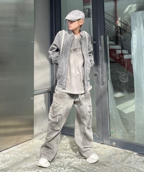 Never mind the XU / Chikashitsu+（ネバーマインド ザ エックスユー / チカシツプラス）の「韓国ファッション nmtc + エヌエムティーシープラス galaxy pigment long sleeve tee ギャラクシーピグメントロングスリーブTシャツ ロゴTシャツ ロンT 長袖Tシャツ オーバーサイズ 韓国ストリート ストリートファッション Y2K（Tシャツ/カットソー・メンズ・チャコール/グレー・ONE SIZE）」の6枚目の写真