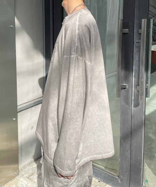 Never mind the XU / Chikashitsu+（ネバーマインド ザ エックスユー / チカシツプラス）の「韓国ファッション nmtc + エヌエムティーシープラス galaxy pigment long sleeve tee ギャラクシーピグメントロングスリーブTシャツ ロゴTシャツ ロンT 長袖Tシャツ オーバーサイズ 韓国ストリート ストリートファッション Y2K（Tシャツ/カットソー・メンズ・チャコール/グレー・ONE SIZE）」の11枚目の写真