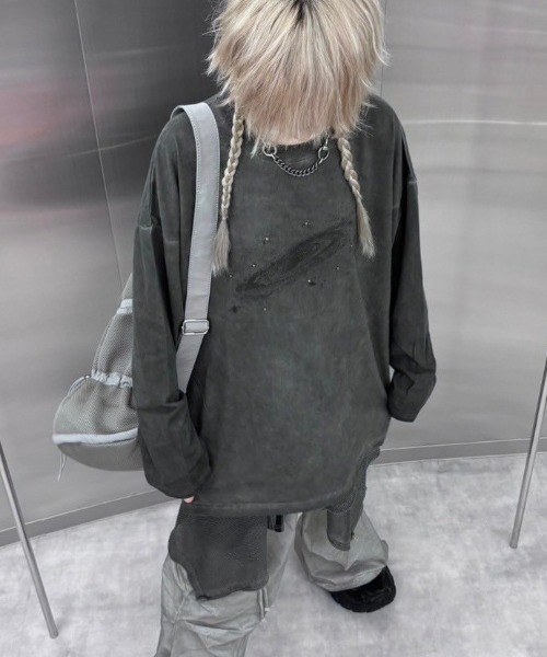 Never mind the XU / Chikashitsu+（ネバーマインド ザ エックスユー / チカシツプラス）の「韓国ファッション nmtc + エヌエムティーシープラス galaxy pigment long sleeve tee ギャラクシーピグメントロングスリーブTシャツ ロゴTシャツ ロンT 長袖Tシャツ オーバーサイズ 韓国ストリート ストリートファッション Y2K（Tシャツ/カットソー・メンズ・チャコール/グレー・ONE SIZE）」の18枚目の写真