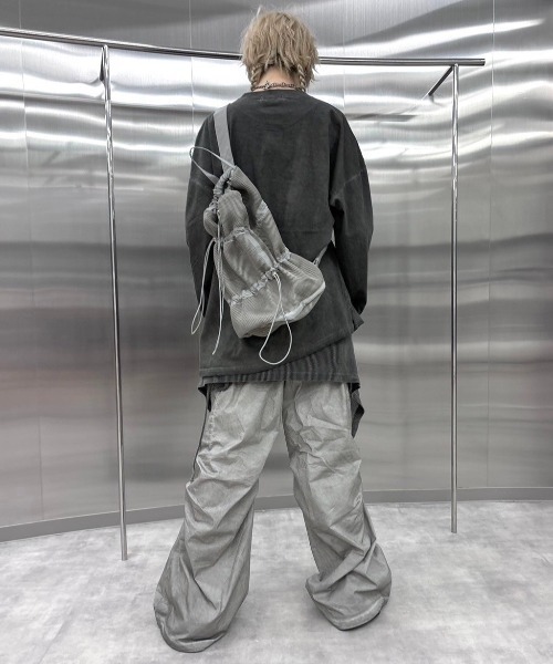 Never mind the XU / Chikashitsu+（ネバーマインド ザ エックスユー / チカシツプラス）の「韓国ファッション nmtc + エヌエムティーシープラス galaxy pigment long sleeve tee ギャラクシーピグメントロングスリーブTシャツ ロゴTシャツ ロンT 長袖Tシャツ オーバーサイズ 韓国ストリート ストリートファッション Y2K（Tシャツ/カットソー・メンズ・チャコール/グレー・ONE SIZE）」の17枚目の写真