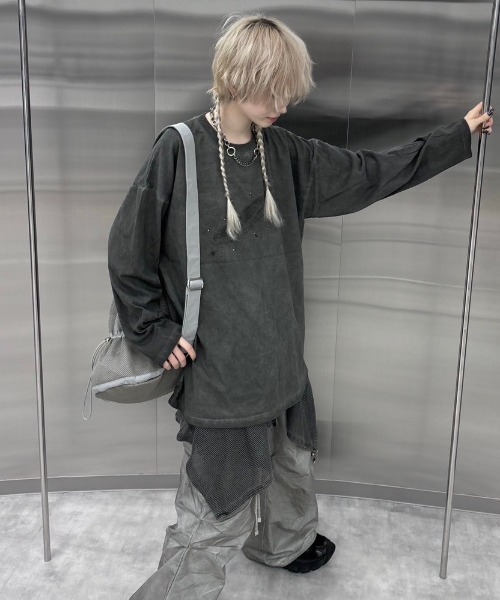 Never mind the XU / Chikashitsu+（ネバーマインド ザ エックスユー / チカシツプラス）の「韓国ファッション nmtc + エヌエムティーシープラス galaxy pigment long sleeve tee ギャラクシーピグメントロングスリーブTシャツ ロゴTシャツ ロンT 長袖Tシャツ オーバーサイズ 韓国ストリート ストリートファッション Y2K（Tシャツ/カットソー・メンズ・チャコール/グレー・ONE SIZE）」の15枚目の写真