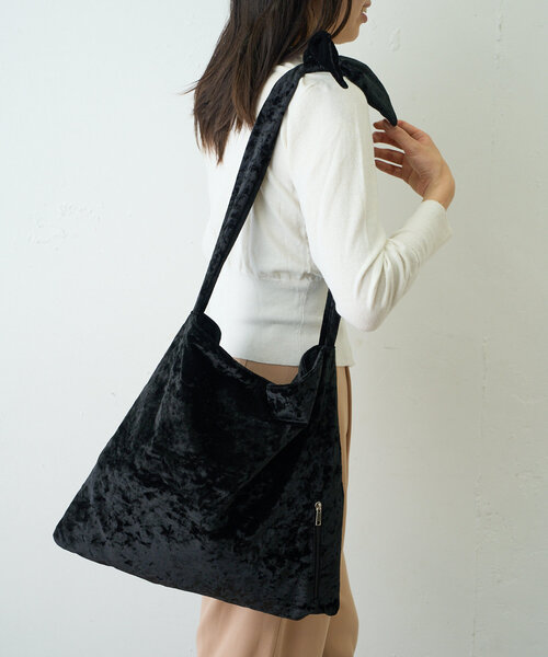 Actually（アクチュアリー）の「クラッシュベロア ワンハンドルバッグ（トートバッグ・レディース・ブラック/グレー・0）」の6枚目の写真