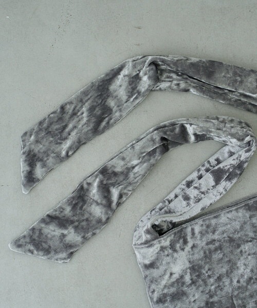 Actually（アクチュアリー）の「クラッシュベロア ワンハンドルバッグ（トートバッグ・レディース・ブラック/グレー・0）」の16枚目の写真