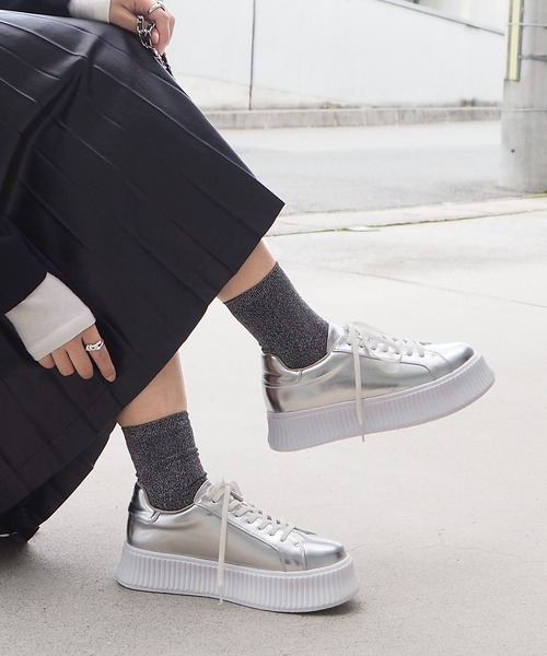 minia（ミニア）の「トラックソールローカットスニーカー（スニーカー・レディース・ホワイト/ブラック/シルバー・S/M/L/LL）」の12枚目の写真