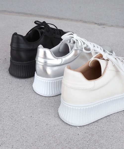 minia（ミニア）の「トラックソールローカットスニーカー（スニーカー・レディース・ホワイト/ブラック/シルバー・S/M/L/LL）」の13枚目の写真